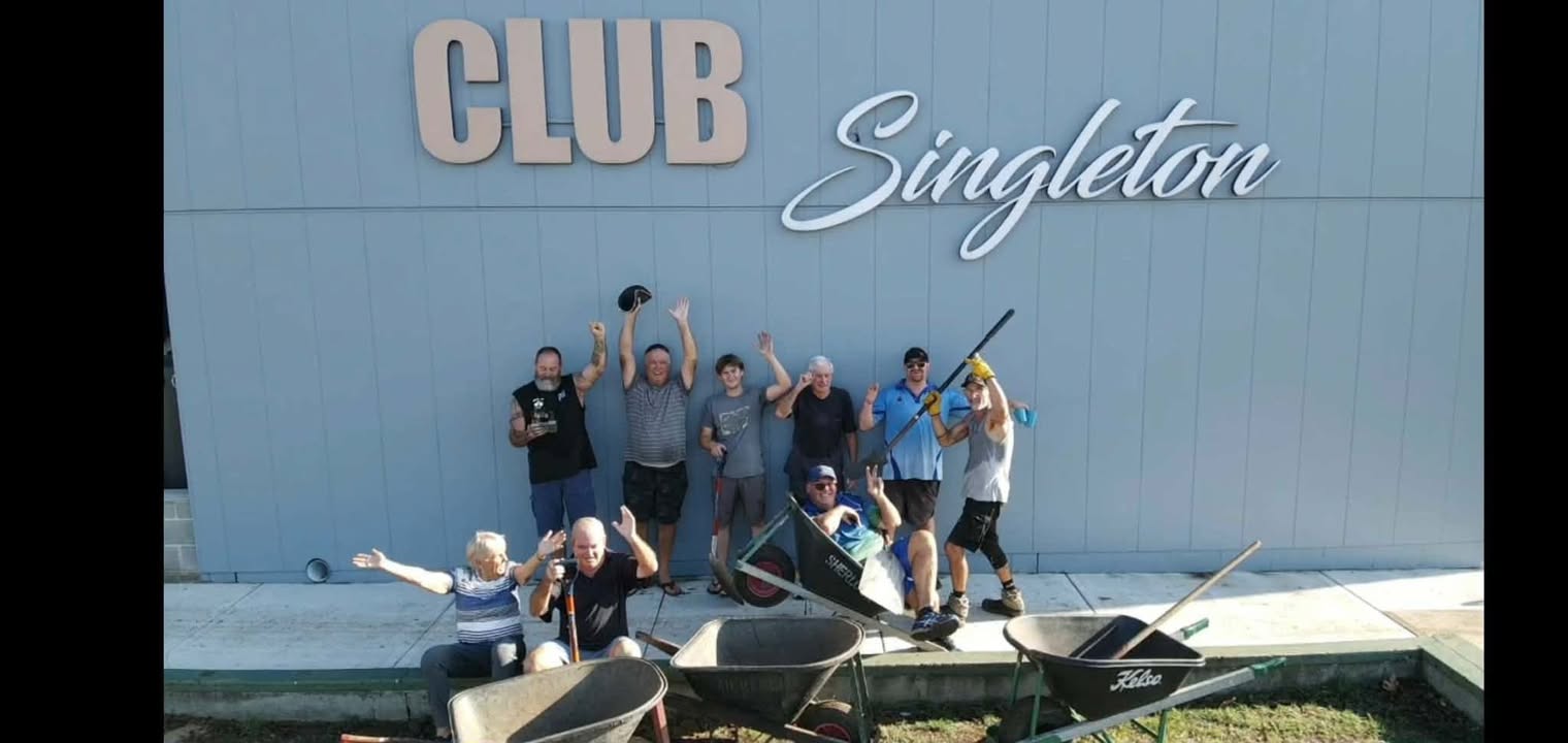 Featured image for “Thank you to our hardworking volunteers, staff and bowlers who topsoiled Green 2!”